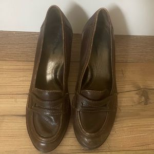 Born brown dress shoes with head- comfortable